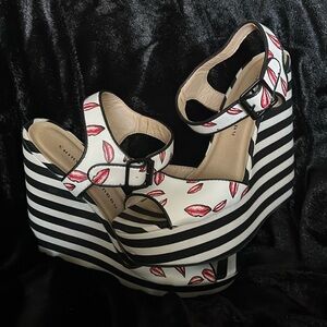 Chinese Laundry Black and White Striped Wedges